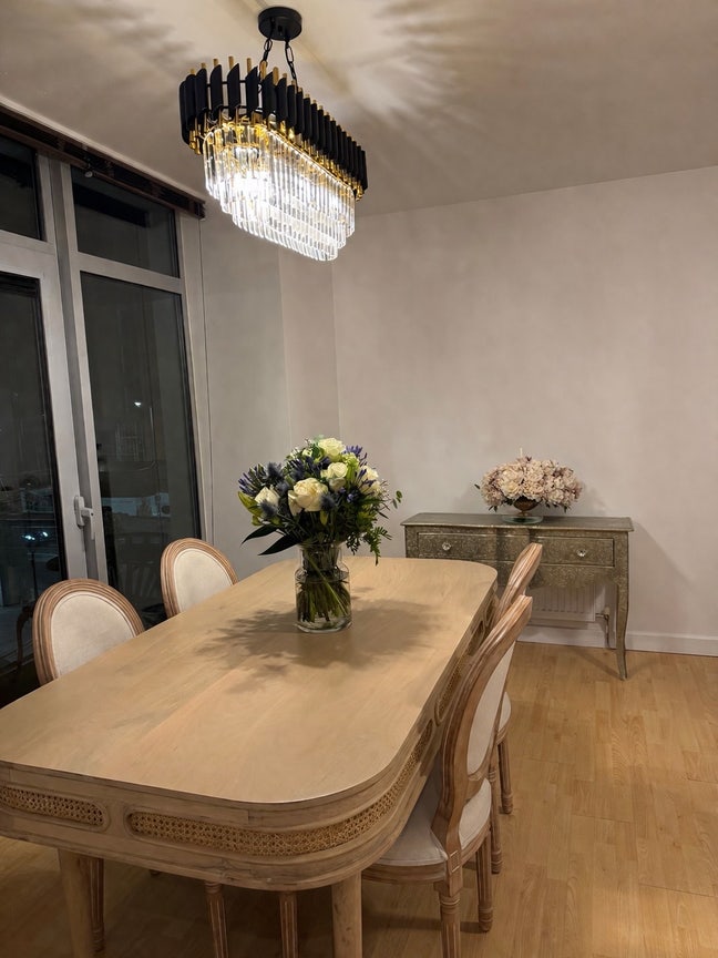 Modern Room in Stylish Shared Flat with River View Main Photo