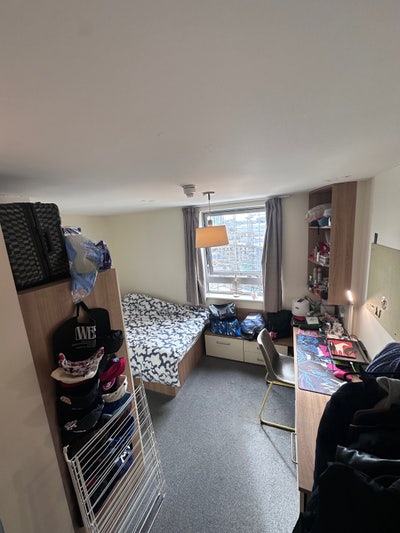 Zoom 1 Modern En-suite Moonraker Point Main Photo