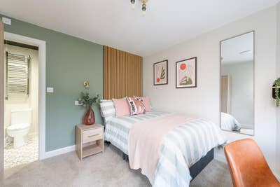 💛 Welcome Home 💛 📍Near Churchill & NOC 📍 Main Photo