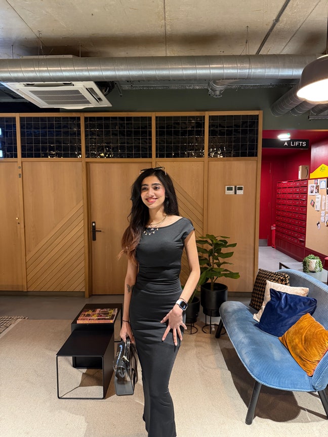 Room needed for myself being professional  Main Photo