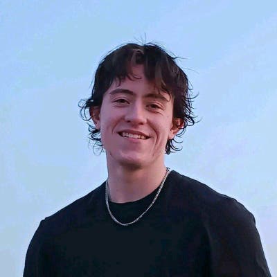 Professional Male seeks a single or double room Main Photo