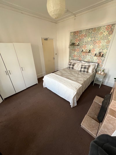 New Property in Turnpike Lane  🚉  Main Photo