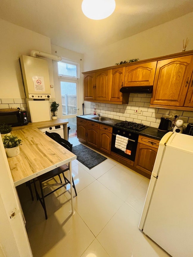 🏡🔥 2 Bedroom Flat with Garden  – Cricklewood  Main Photo