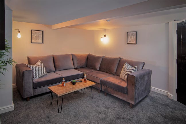 2 x Fantastic En-suites by Stanley Park & 🏥 Main Photo