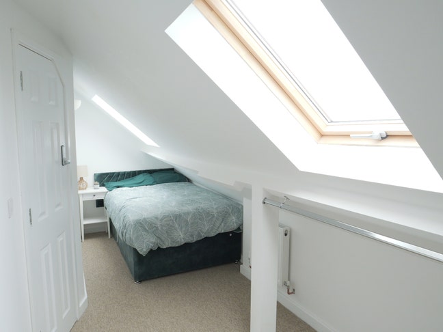 Modern Double Room BS10 Main Photo