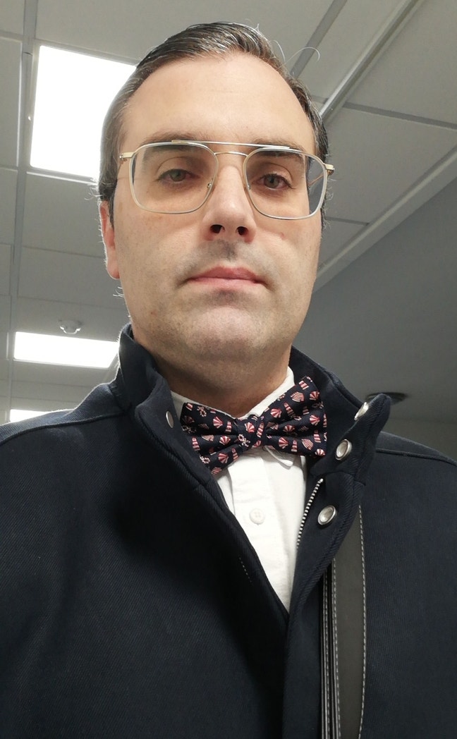 46 married professional seeking shared rooms Main Photo