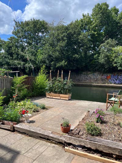 Lovely double room by Vicky Park, canal side Main Photo