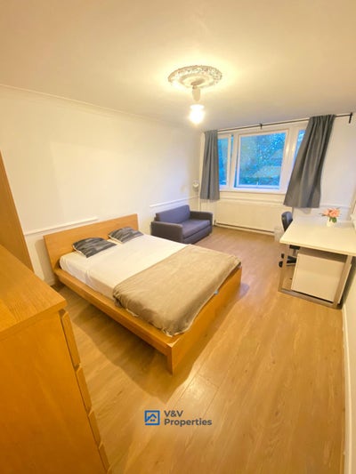 Don't Miss It 📍 Unique Location! 4 Bedroom Flat Main Photo