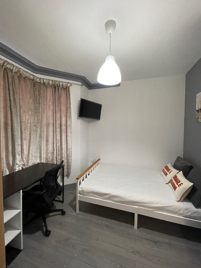 Ensuite Room - Central Reading  Main Photo