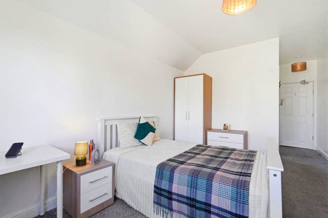 ** NEW Lovely Luxury En Suite - No Bills To Pay! Main Photo