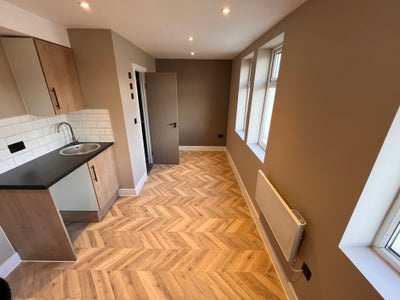 Brand New En-Suite Rooms with Kitchenette – E5 Main Photo