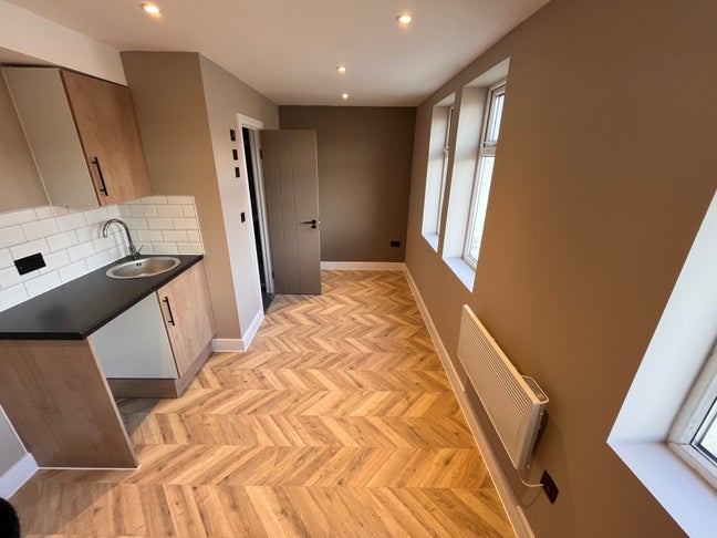 Brand New En-Suite Rooms with Kitchenette – E5 Main Photo