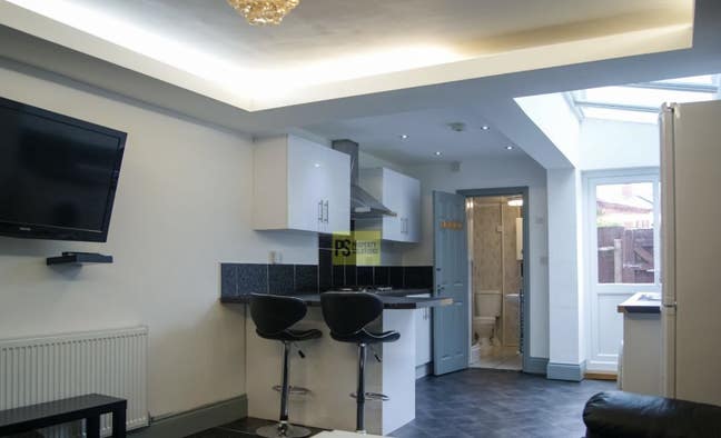 2 Ensuite Rooms Available – Ideal Summer Let Main Photo