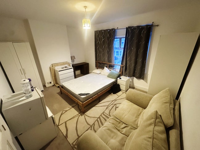 @@ Double Rooms - Kingston 5 Mins to Station@@ Main Photo