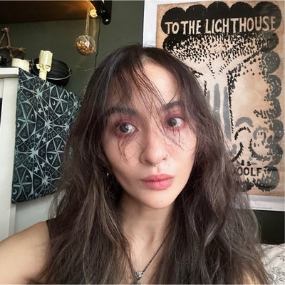 Bookish student looking for a calm flat Main Photo