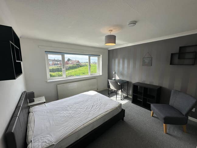 Room in a Four Bedroom Property Cherry Hinton Main Photo