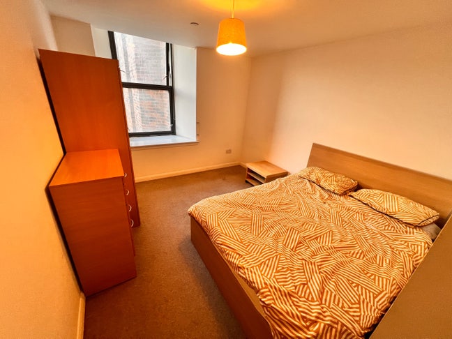 Spare room in city centre flat (Temporary) Main Photo
