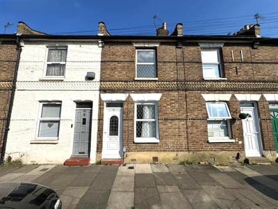 ***3 Bedroom House to Rent, EN1*** Main Photo