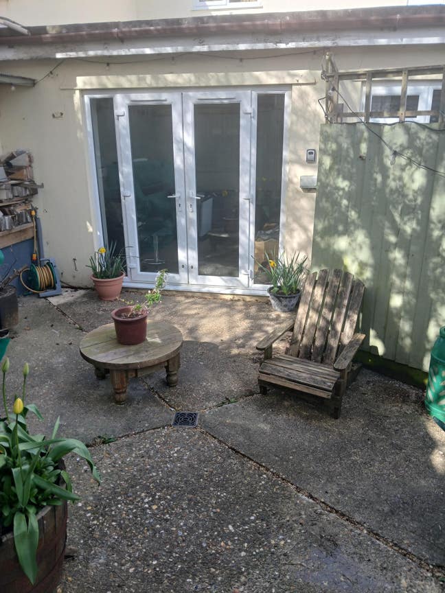 Sunny double room in quiet house Main Photo