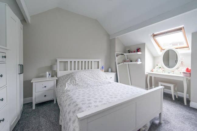 Attic room Main Photo