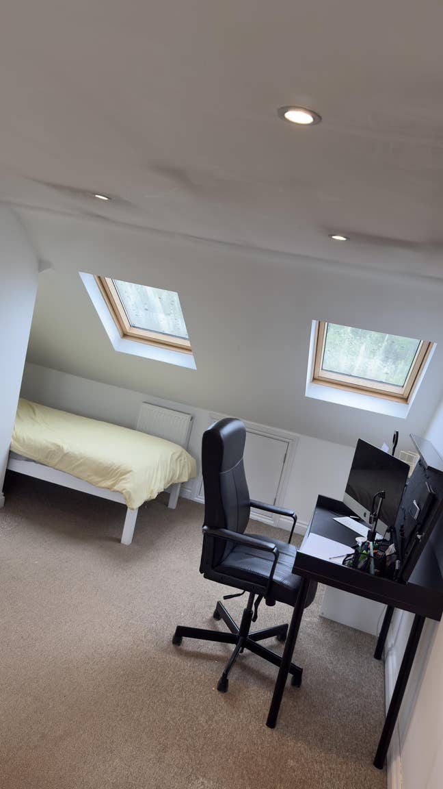 Loft room with En-suite  Main Photo