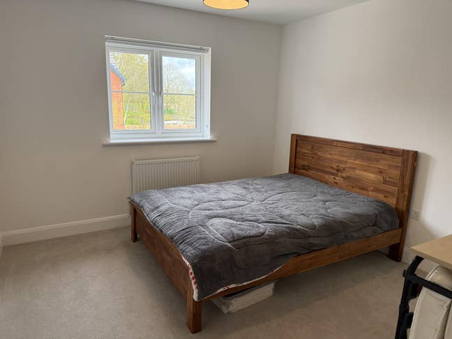 Spacious room/ new built/ closer to hospital Main Photo