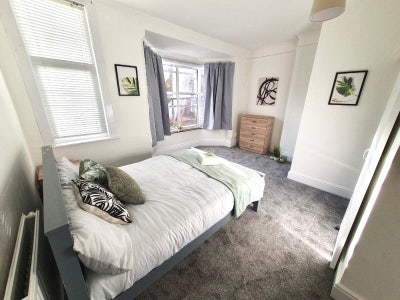 Spacious Ensuite Available.- All Bills Inc Main Photo