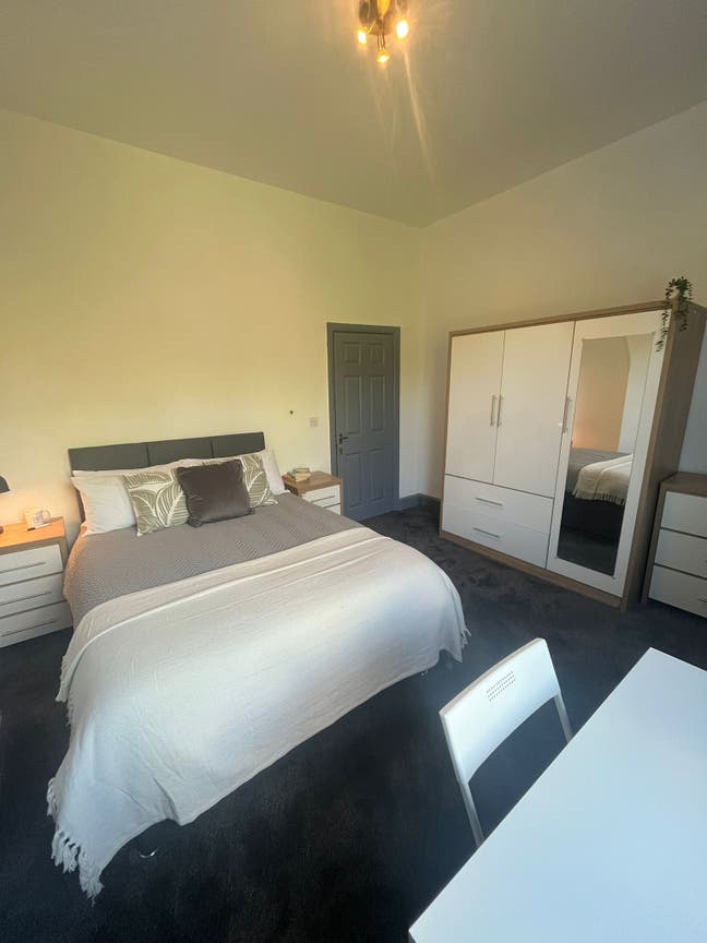 Quiet Rooms in Well-Managed House Main Photo