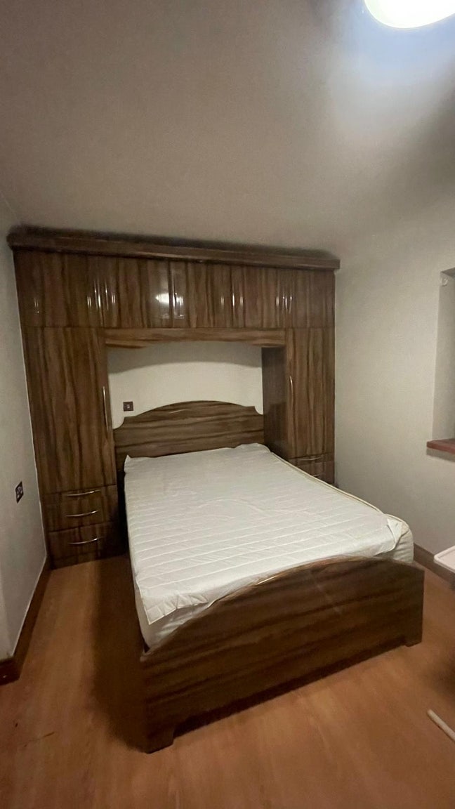 X2 Rooms to let- Single and Double room Main Photo