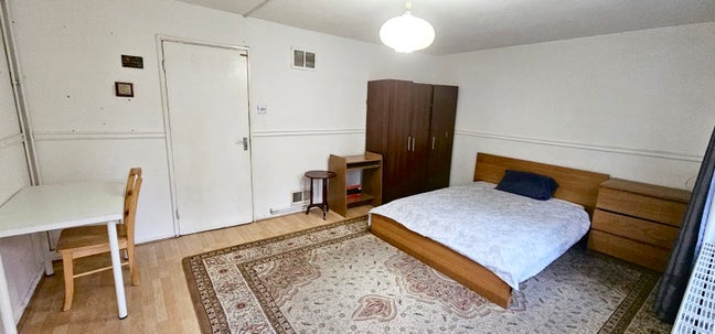 Large Double Room Private Outdoor E14 7BD Main Photo