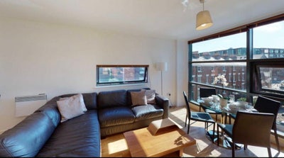 Affordable bright and spacious double in L1 Main Photo