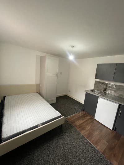  Luxurious Studio Apartments Located in Foleshill Main Photo