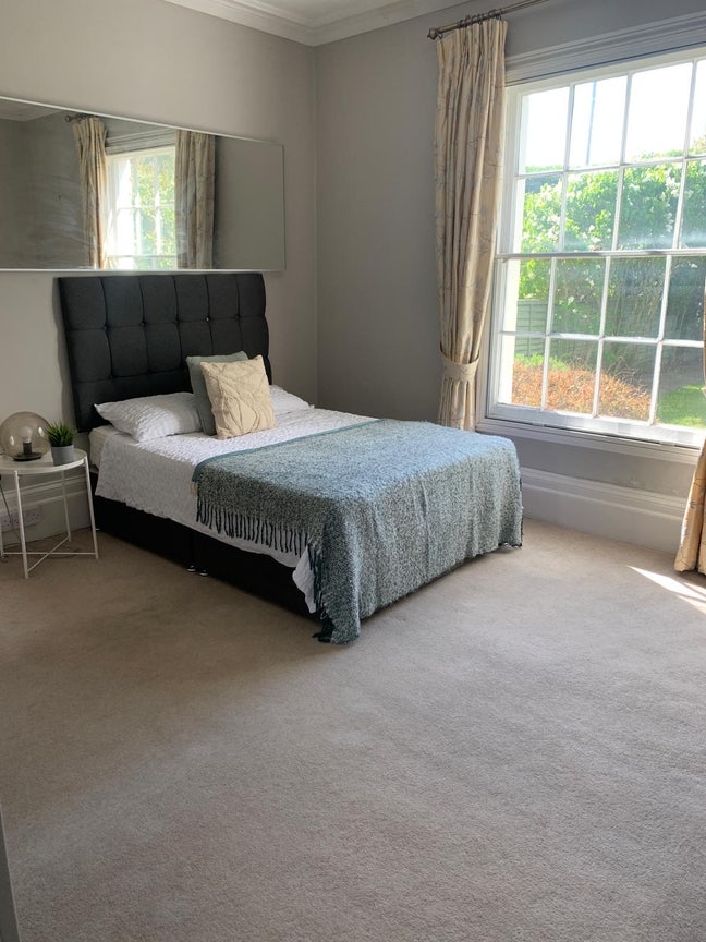    Town  Centre  Female Only Stunning  House  Main Photo