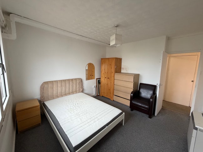 Spacious one bedroom flat Main Photo