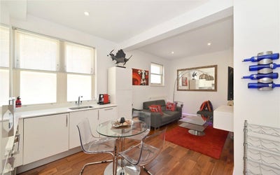 Large Furnished Room for Rent in 2- Bedroom Flat  Main Photo