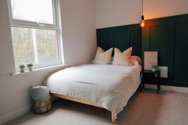 Spacious Double Room with Ensuite Main Photo