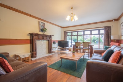 Bespoke Double Ensuite Room  Parking available -  Main Photo