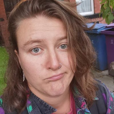 33 F looking for 1 room/ 1 bed flat Main Photo