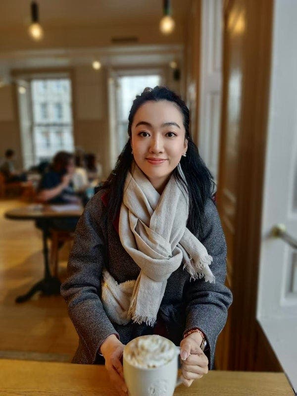 I am a professional female aged 34. I am look... Main Photo