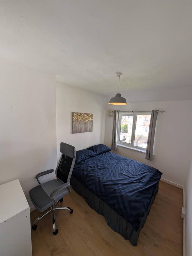 Room to rent in house with dog  Main Photo