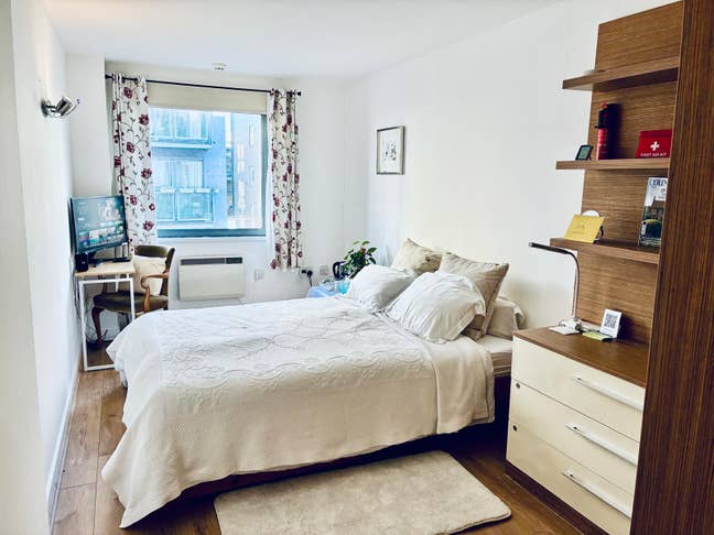 Quiet Ensuite Room in SE13—Steps from DLR Main Photo