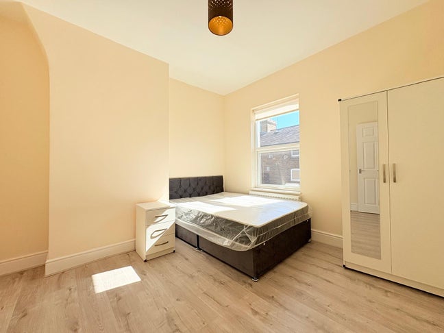 Mr daniel Main Photo