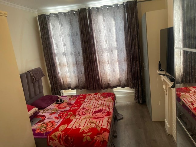Choice of double rooms to let in shared house Main Photo