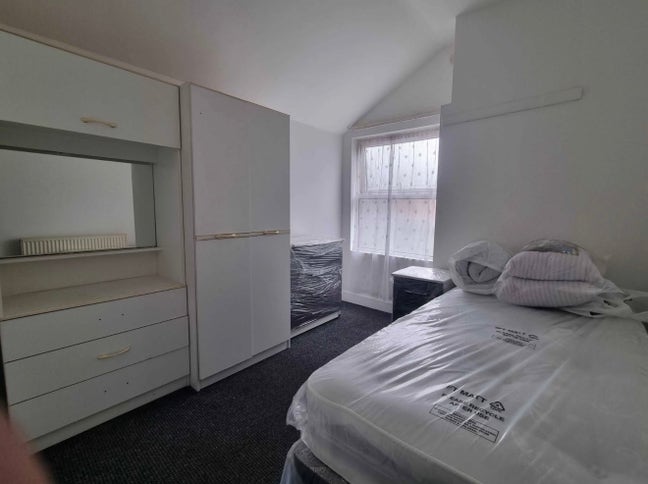 Rooms for rent available immediately same day. Main Photo