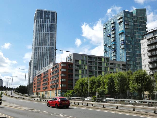 Stunning two bed two bath with bacony E15 Main Photo