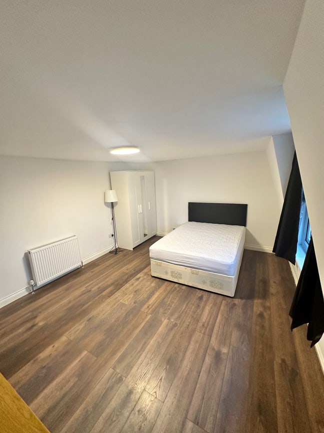 LARGE Room Kennington Zone 1 All Bills Inc SE11 Main Photo