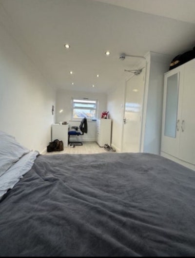 4 rooms East Ham move today Main Photo