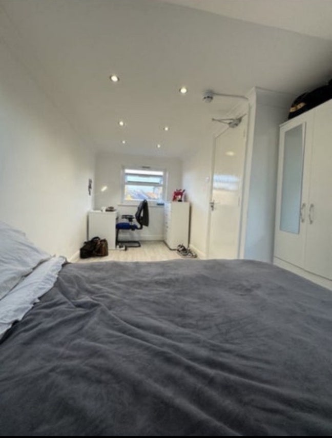 4 rooms East Ham move today Main Photo