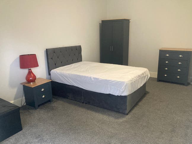 Ensuite close to Ipswich hopsital and town centre. Main Photo