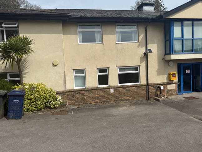 📍Property Guardian Rooms – Former School Main Photo